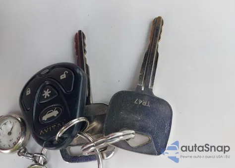 2000 Toyota Camry Ce z USA, uszkodzony, nr VIN 4T1BG22K5YU682209